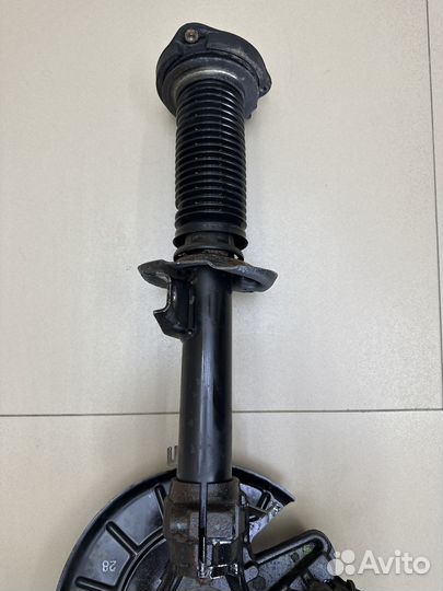 Поворотный кулак правый в сборе Volkswagen Caddy 3