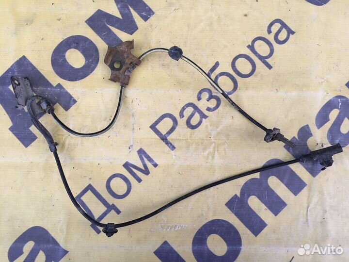Передний датчик abs Toyota Corolla 180