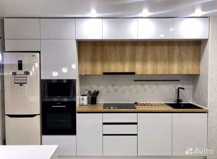 Прямая кухня в потолок. Кухонный гарнитур на заказ