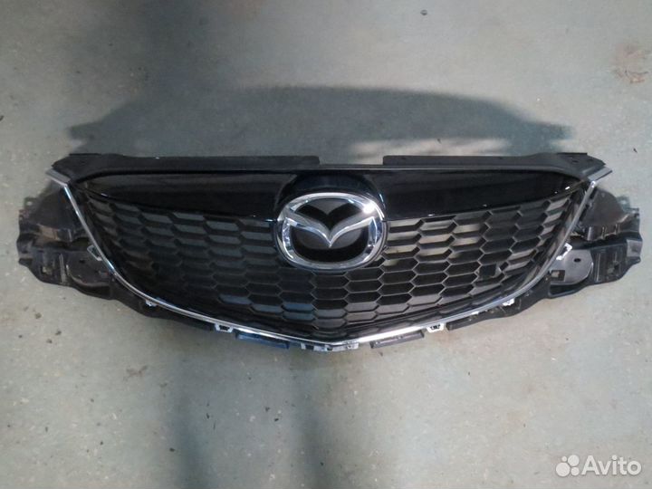 Решетка радиатора на Мазда