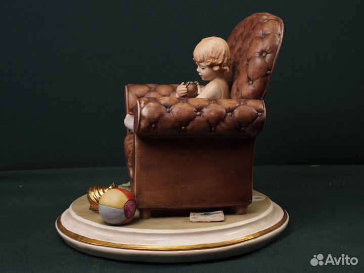 Фарфоровая статуэтка 