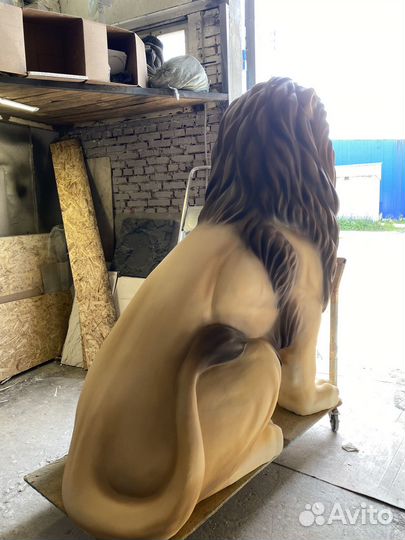 Статуя льва