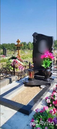 Установка памятника. Гранитные памятники. Памятник