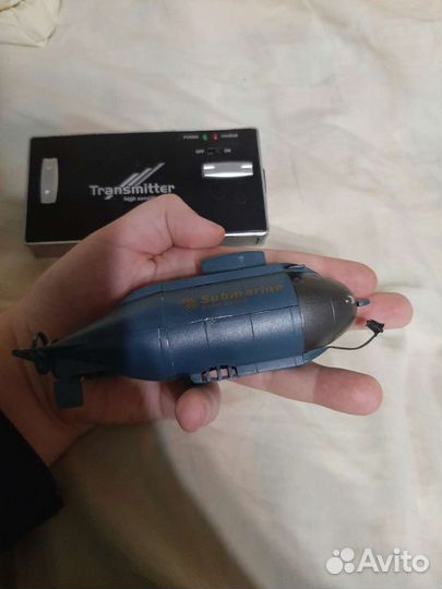 Маленькая подводная лодка на радиоуправлении