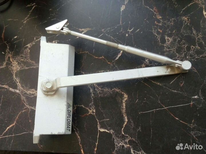 Доводчик дверной Diplomat