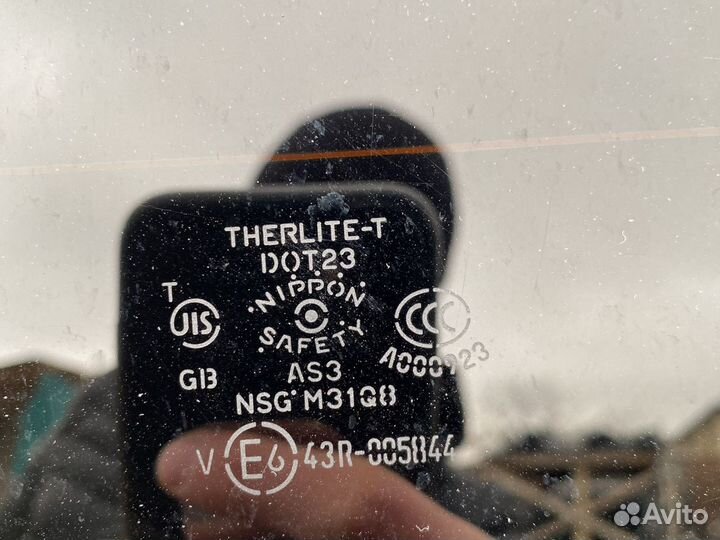 Infiniti Qx56 стекло заднее лобовое