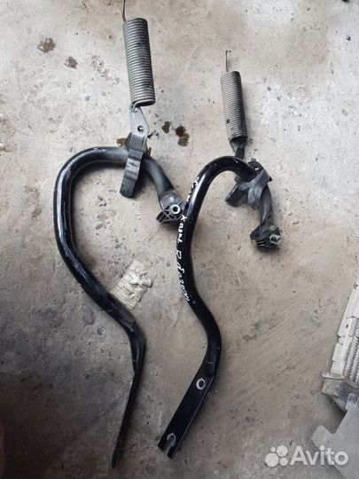 Петля крышки багажника на Cadillac bls