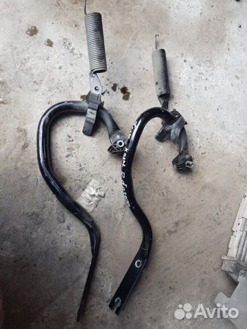 Петля крышки багажника на Cadillac bls