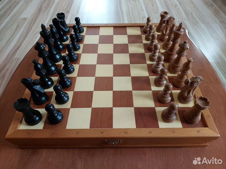 Шахматный ларец (доска) с фигурами стаунтон