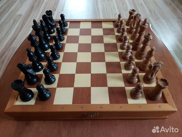 Шахматный ларец (доска) с фигурами стаунтон