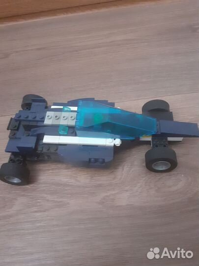 Отдам лего машина с человечком