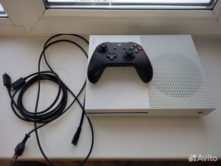 Игровая приставка Xbox One S 1Tb