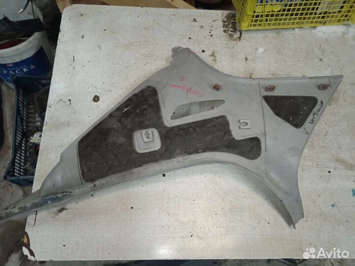 Накладка задней стойки Mitsubishi carisma