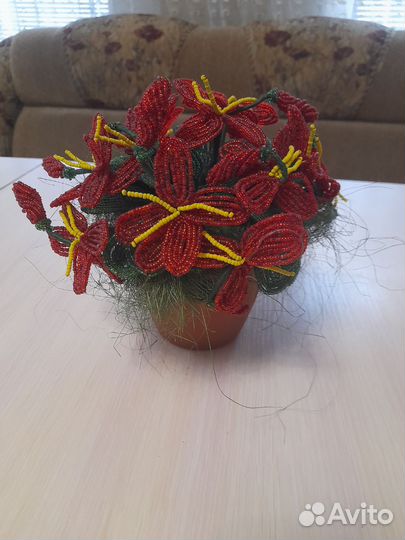 Цветы в горшке из бисера