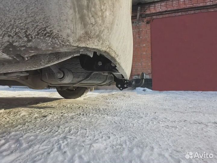 Фаркоп Toyota Hiace H200 2005-17г