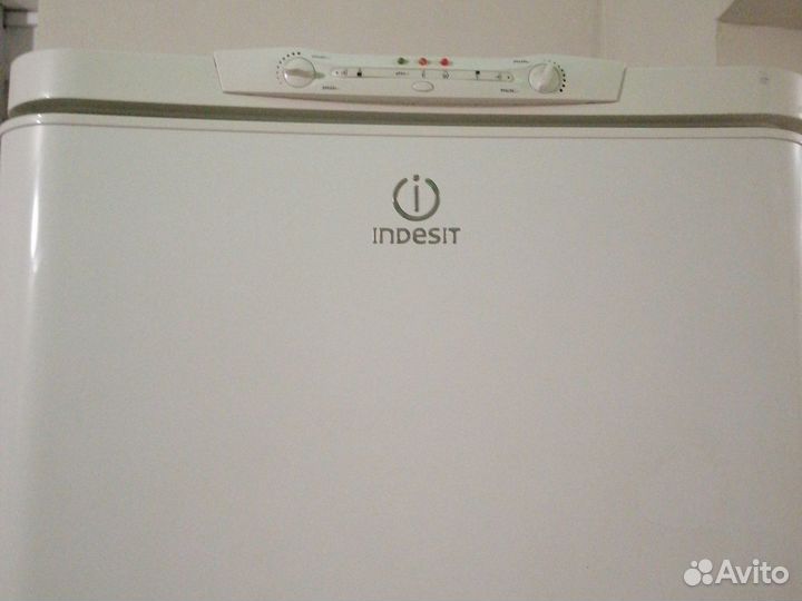 Холодильник Indesit