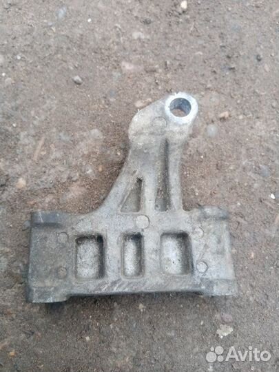 Кронштейн двигателя Subaru Impreza