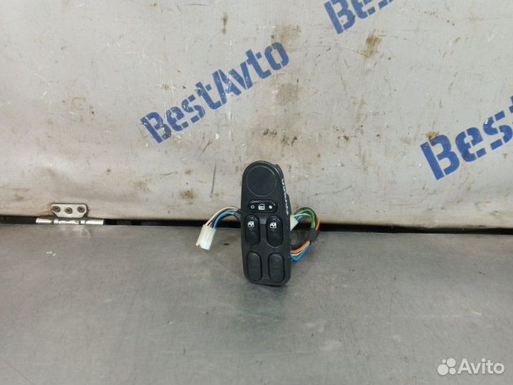 Блок стеклоподъемников передний левый LADA Kalina