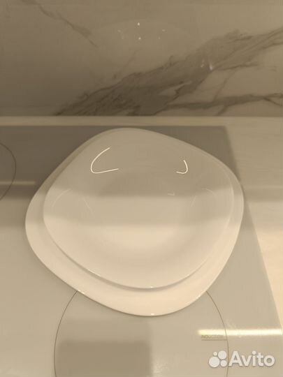 Столовый набор из тарелок