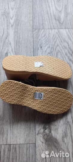 Сандалии новые размер 32