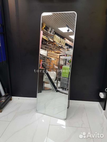 Гримерное зеркало с лампочками