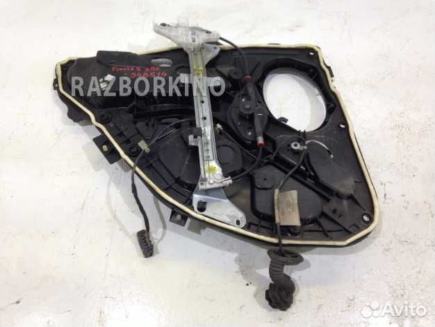 Стеклоподъемник механический задний правый