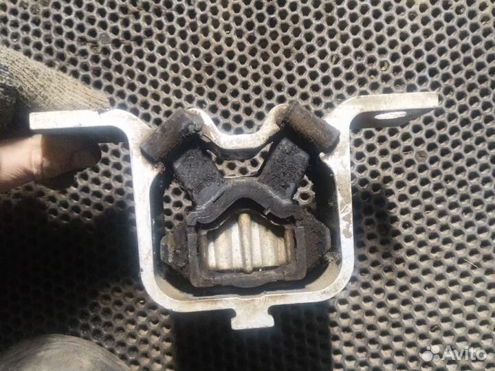 Опора двигателя Лада Веста