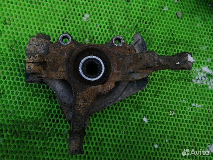 Кулак поворотный передний правый Opel Corsa D