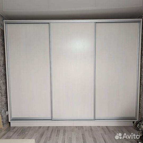 Шкаф купе встроенный со сборкой