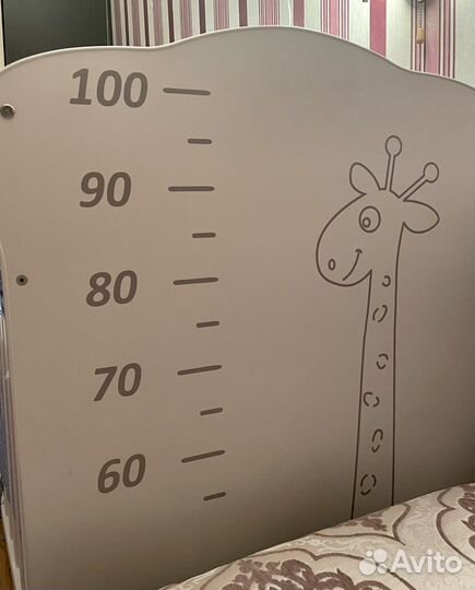 Детская кроватка с маятником и ящиком