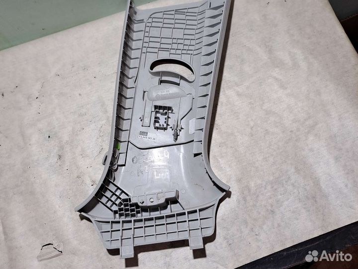 Обшивка центральной стойки левая Octavia A7