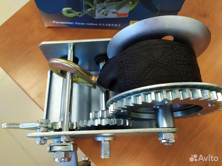 Лебедка ручная барабанная 2000LBS/900кг лента трос