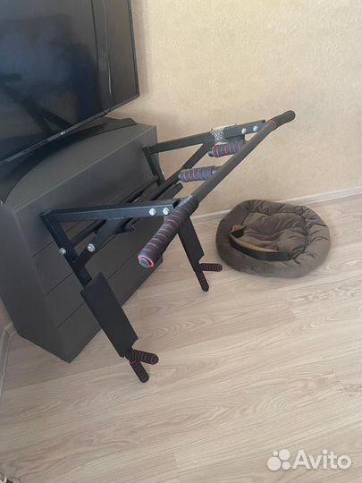 Турник настенный с брусьями