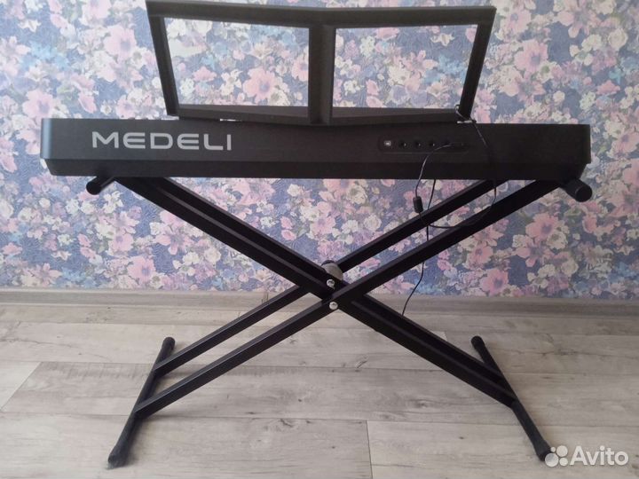 Синтезатор medeli M211K