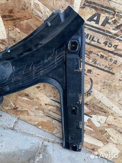 Кронштейн бампера задний правый Volvo Xc 90 3.2