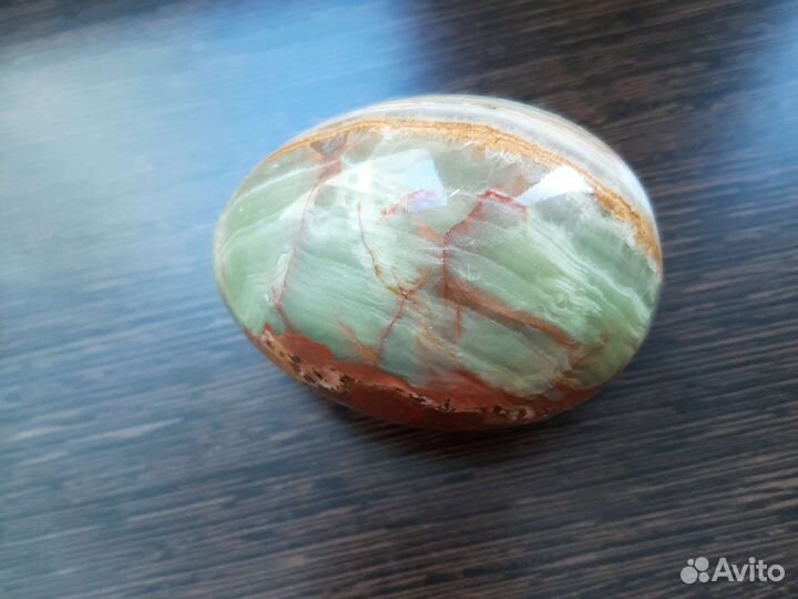 Яйцо из яшмы