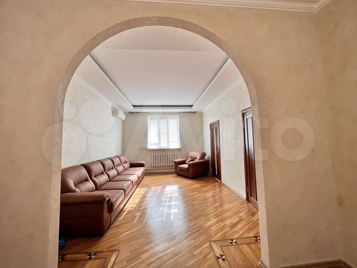 Дом 390 м² на участке 6 сот.