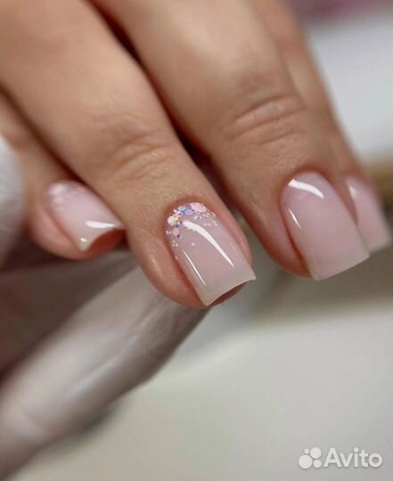 Мастер маникюра в салон