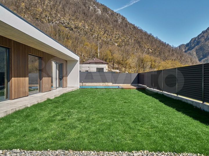 Коттедж 209 м² на участке 6 сот.