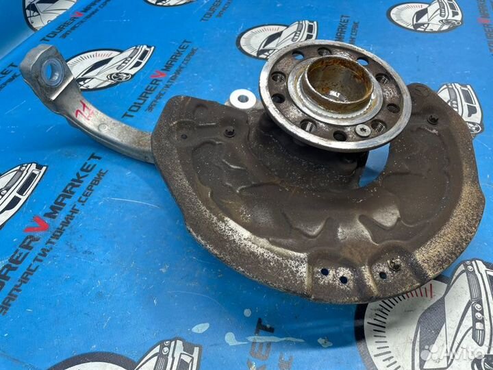 Ступица передняя левая Mercedes-Benz C-Class