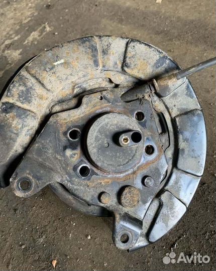 Трос стояночного тормоза правый Mitsubishi Lancer