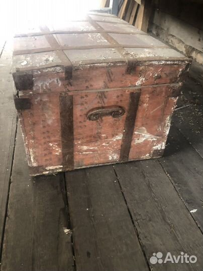 Сундук старинный