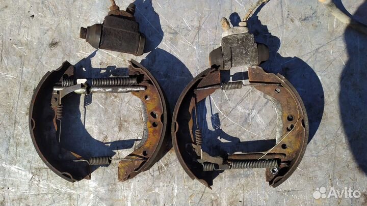 Комплект задних тормозных колодок Хендай акцент