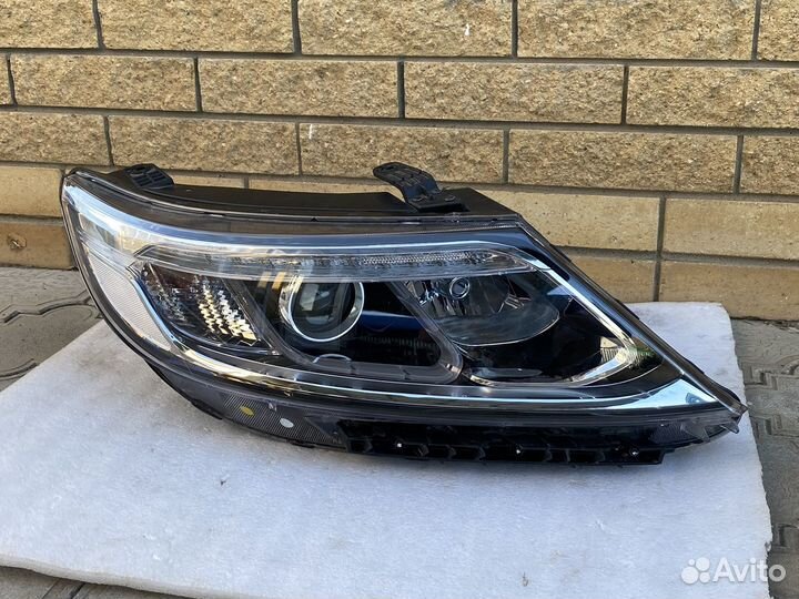 Фара правая галоген KIA Sorento 2 рестайлинг LED