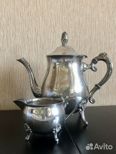 Винтажный чайник, молочник