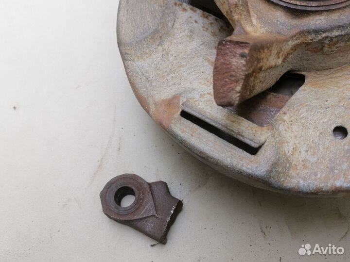 Ступица передняя левая для Kia Sephia 1993-1997