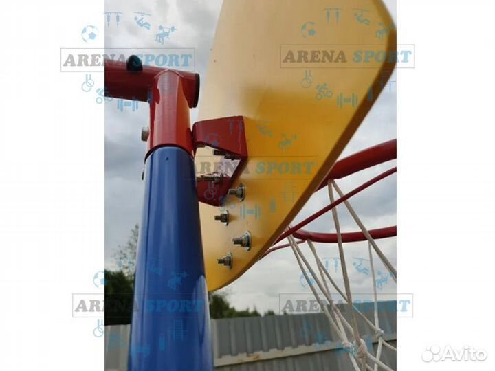 Уличный спортивный комплекс