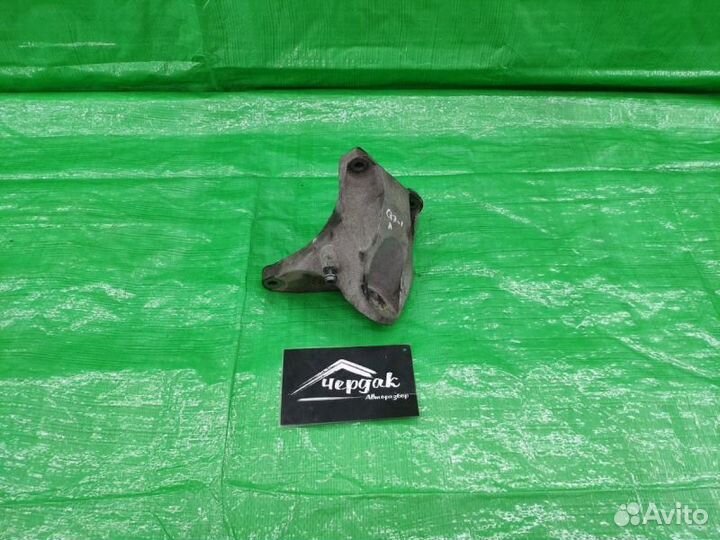 Кронштейн двигателя левый 4.2 Audi Q7/VW Touareg