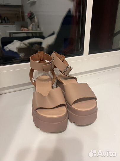 Босоножки на платформе пыльно розовые