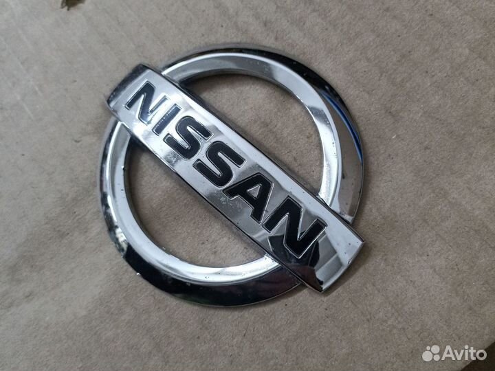 Эмблема на крышку багажника Nissan Tiida C11